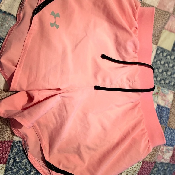 Under armor athletic shorts - Picture 1 of 3